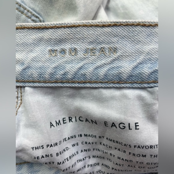 American Eagle Jeans Womens 6 Mom Jean Casual Distressed Holes Light Wash Denim - Picture 3 of 6